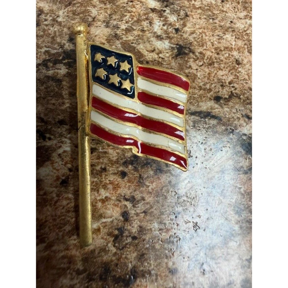 Vintage Gold Tone Enamel American Flag Brooch